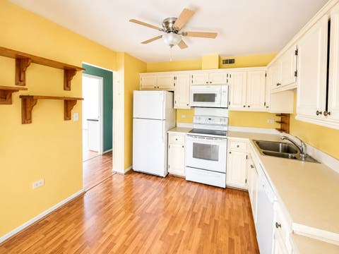 Tiny photo for 125 Acacia Circle #404, Indian Head Park, IL 60525 (MLS # 12674602)