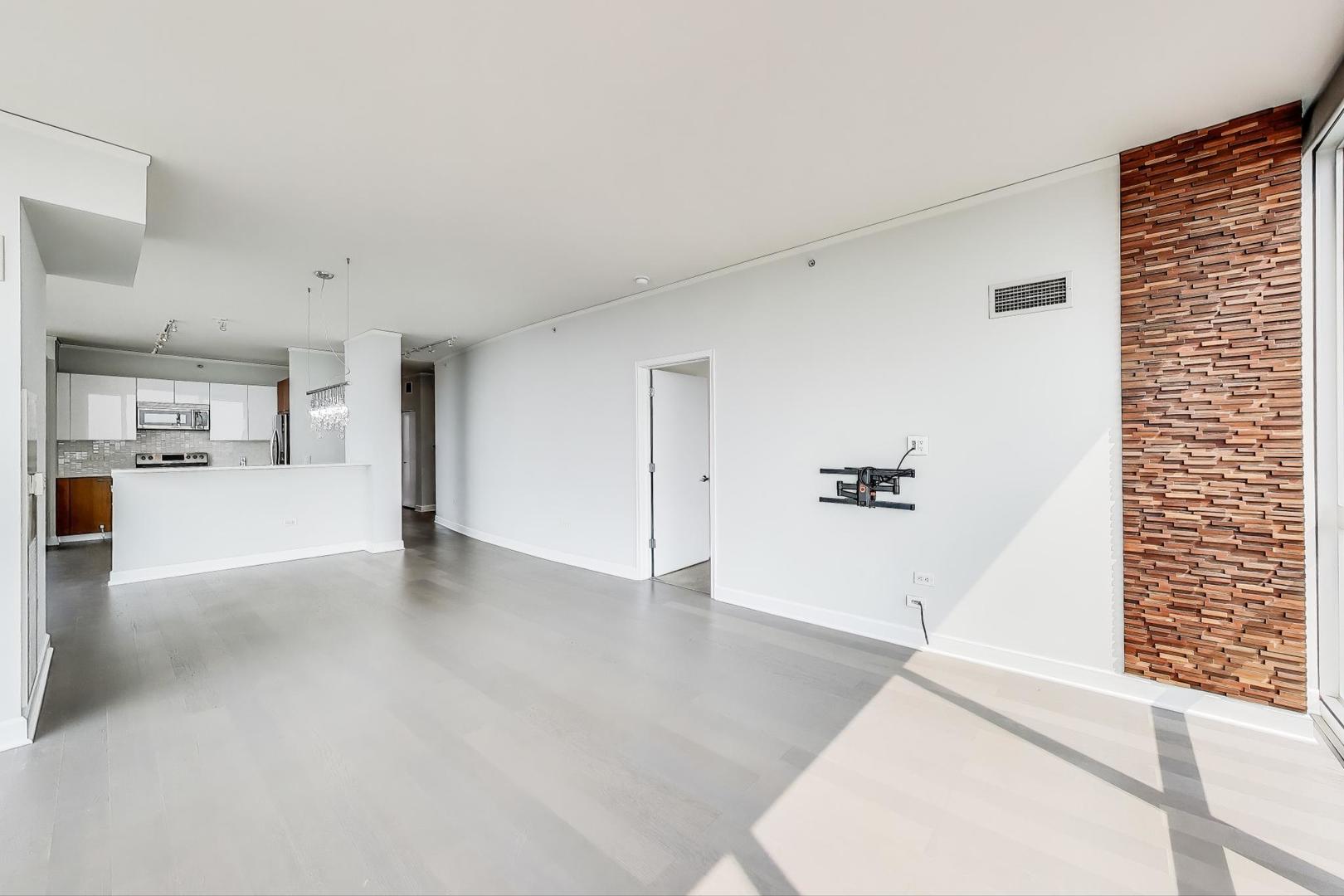1901 S Calumet Avenue 2301