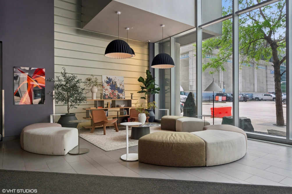 235 W Van Buren Street 4002