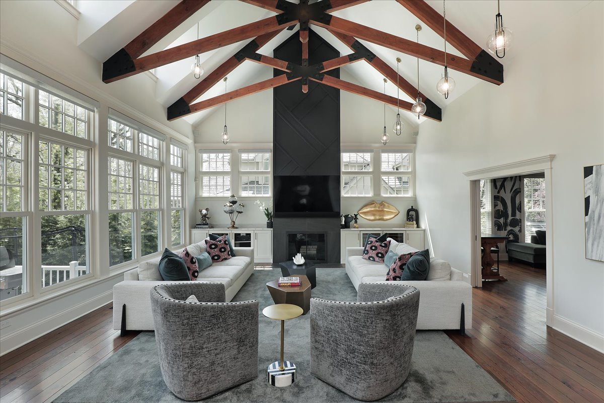 1423 Northwoods Road