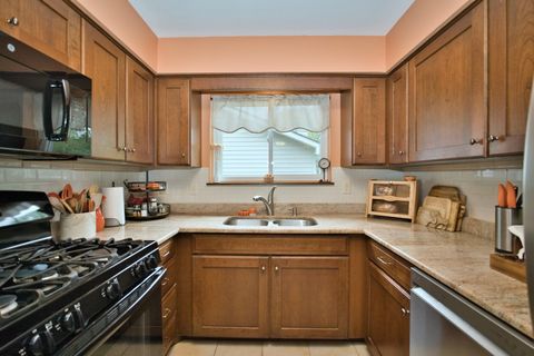 Tiny photo for 5405 Burwood Road, Oakwood Hills, IL 60013 (MLS # 12630045)