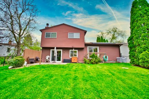 Tiny photo for 5405 Burwood Road, Oakwood Hills, IL 60013 (MLS # 12630045)