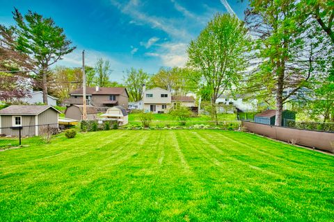 Tiny photo for 5405 Burwood Road, Oakwood Hills, IL 60013 (MLS # 12630045)
