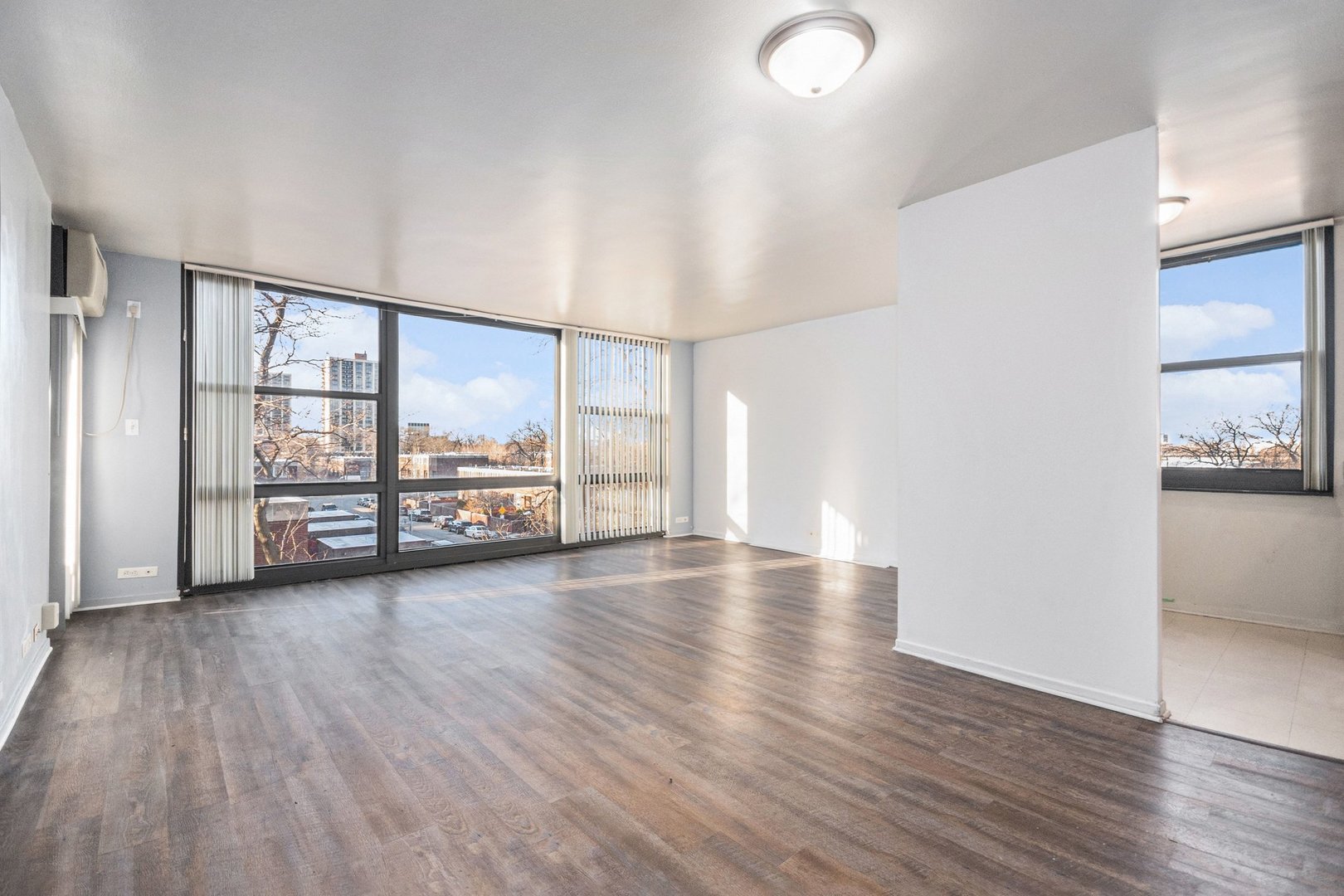 2605 S Indiana Avenue 301