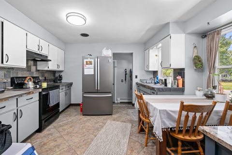Tiny photo for 925 42ND Street, Moline, IL 61265 (MLS # 12690272)