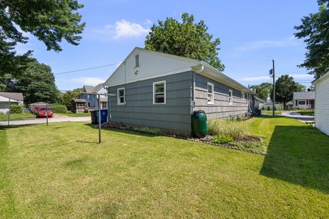 Tiny photo for 925 42ND Street, Moline, IL 61265 (MLS # 12690272)