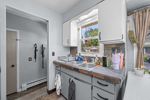 Tiny photo for 925 42ND Street, Moline, IL 61265 (MLS # 12690272)