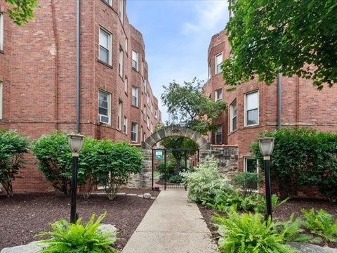 Photo of 4128.5 N Kedvale Avenue #306, Chicago, IL 60641 (MLS # 12755025)