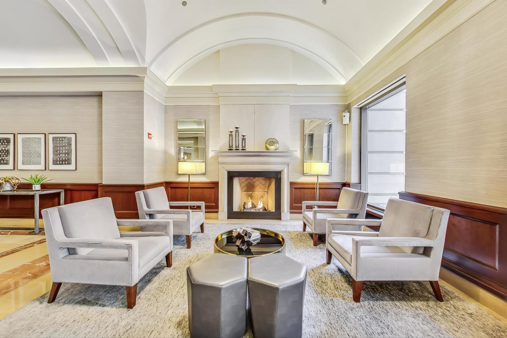 25 E Superior Street 1706