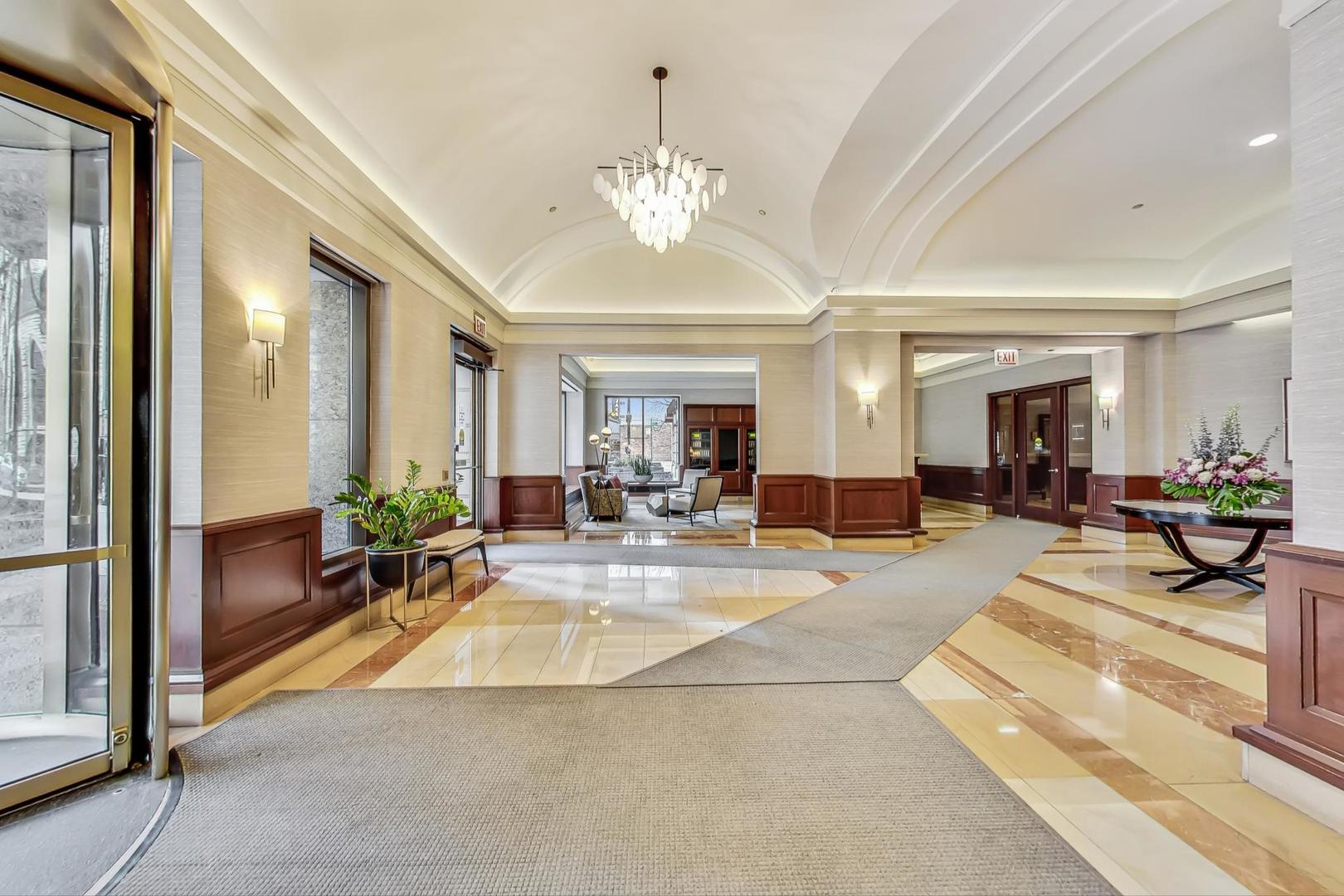 25 E Superior Street 1706