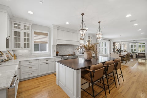 Tiny photo for 709 E Sunnyside Avenue, Libertyville, IL 60048 (MLS # 12747872)