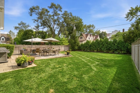 Tiny photo for 709 E Sunnyside Avenue, Libertyville, IL 60048 (MLS # 12747872)