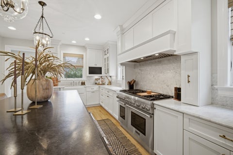 Tiny photo for 709 E Sunnyside Avenue, Libertyville, IL 60048 (MLS # 12747872)