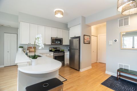 Tiny photo for 845 W Altgeld Street #3B, Chicago, IL 60614 (MLS # 12619686)
