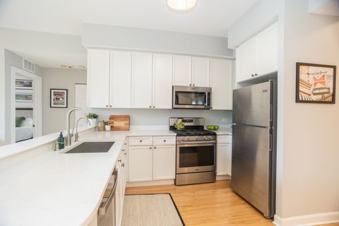 Tiny photo for 845 W Altgeld Street #3B, Chicago, IL 60614 (MLS # 12619686)