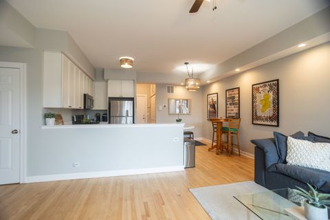 Tiny photo for 845 W Altgeld Street #3B, Chicago, IL 60614 (MLS # 12619686)