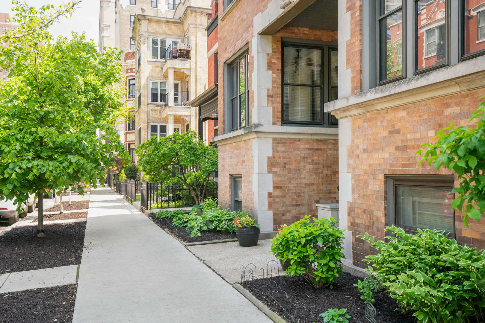 445 W SURF Street 3E