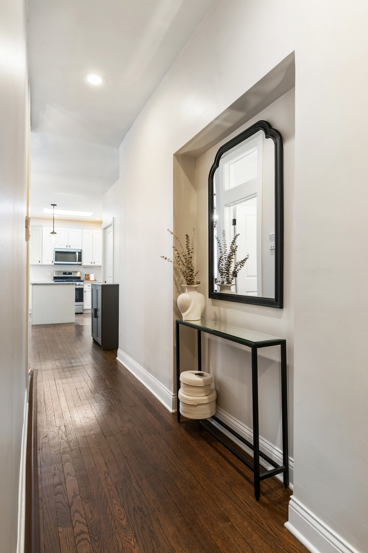 445 W SURF Street 3E