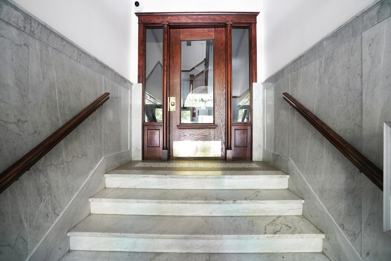 445 W SURF Street 3E