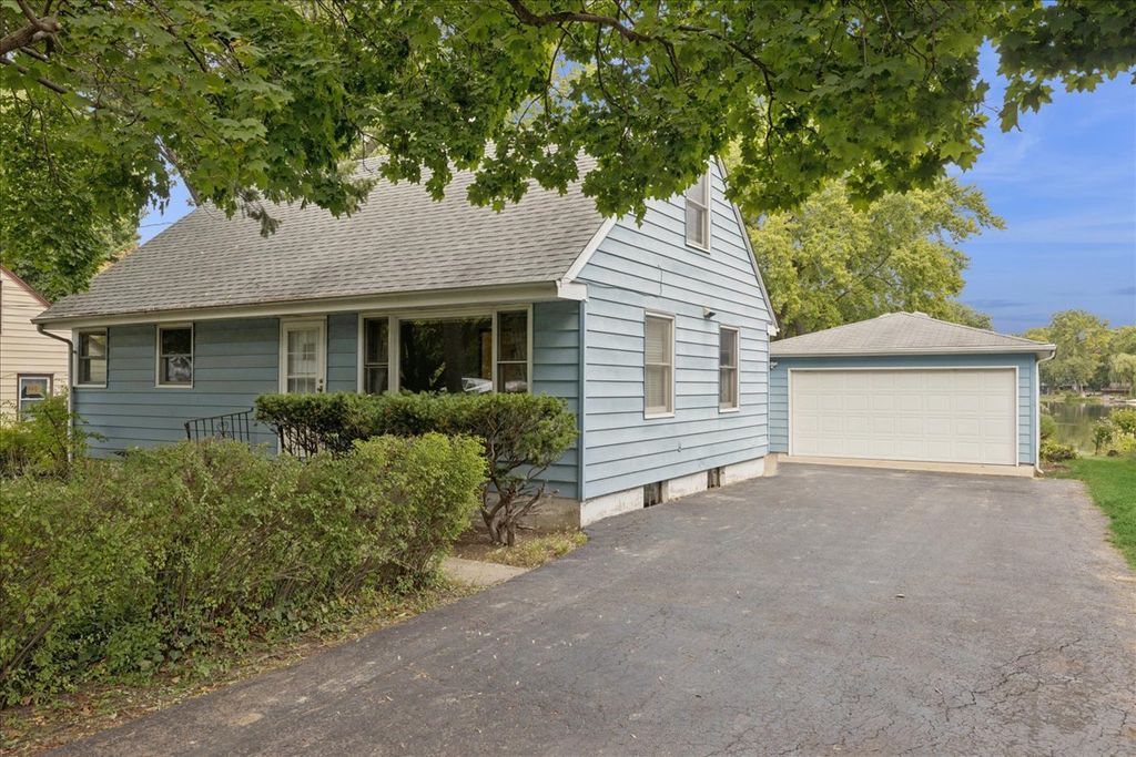 Photo for 33541 N Greentree Road, Grayslake, IL 60030 (MLS # 12440192)
