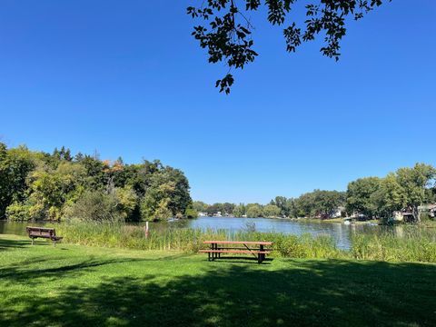 Tiny photo for 33541 N Greentree Road, Grayslake, IL 60030 (MLS # 12440192)