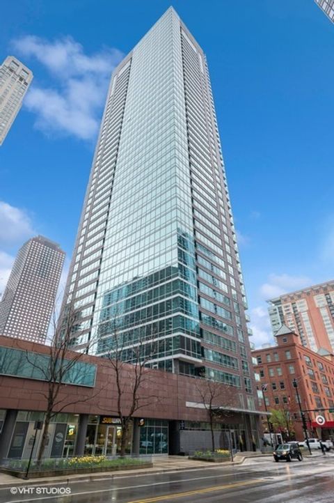 Condominium in Chicago IL 505 McClurg Court.jpg