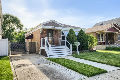 Tiny photo for 10546 S Harding Avenue, Chicago, IL 60655 (MLS # 12668090)