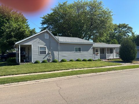 Photo of 1701 Lincoln Avenue, Mendota, IL 61342 (MLS # 12657343)