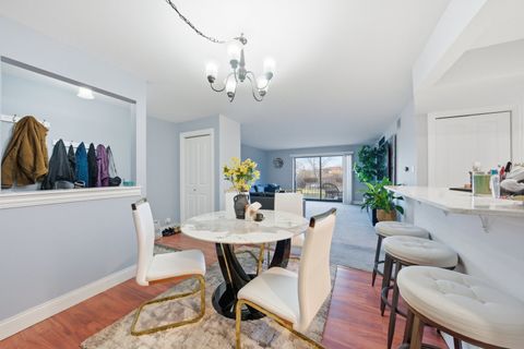 Tiny photo for 5840 W 104th Street #115, Oak Lawn, IL 60453 (MLS # 12548893)