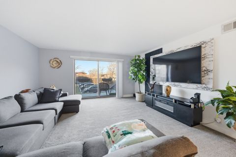 Tiny photo for 5840 W 104th Street #115, Oak Lawn, IL 60453 (MLS # 12548893)