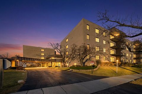 Tiny photo for 5840 W 104th Street #115, Oak Lawn, IL 60453 (MLS # 12548893)