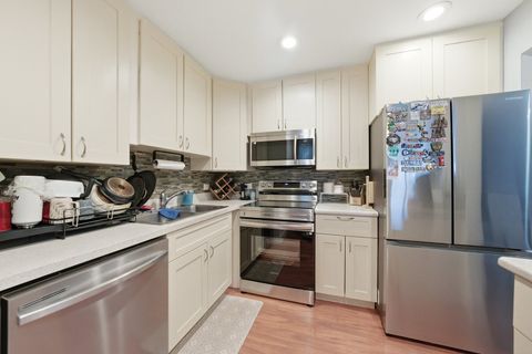 Tiny photo for 5840 W 104th Street #115, Oak Lawn, IL 60453 (MLS # 12548893)