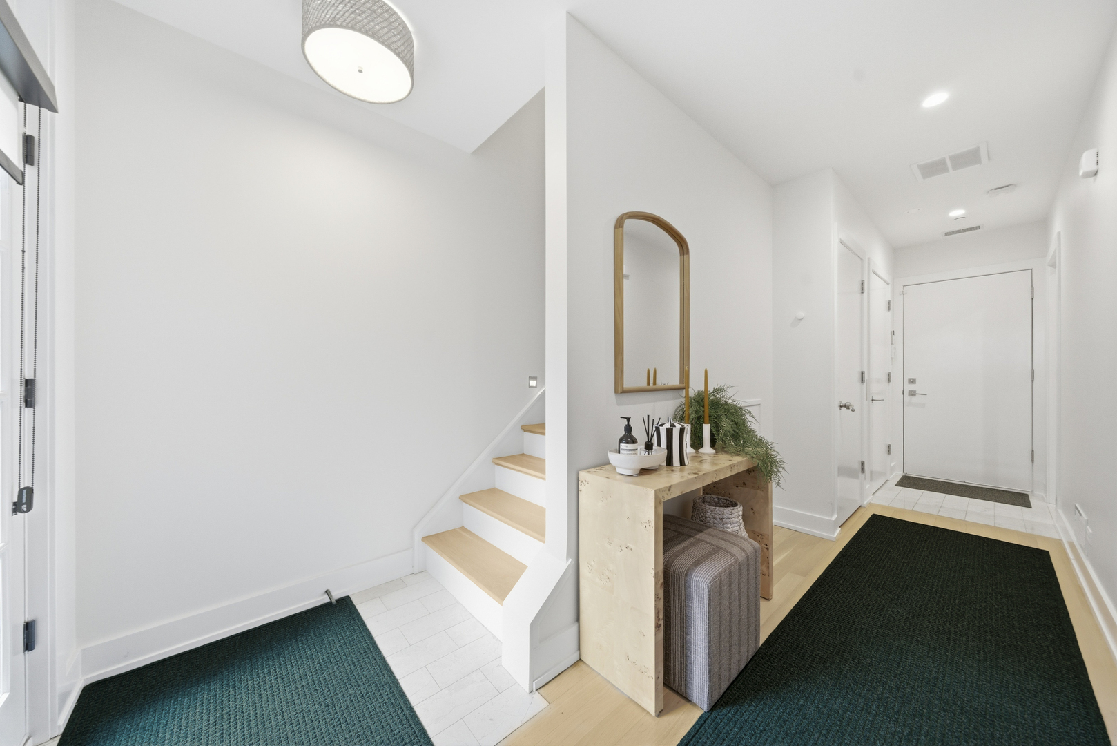 2748 N Lakewood Avenue 4