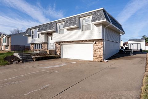 Tiny photo for 5644 Appomattox Road, Davenport, IA 52806 (MLS # 12599876)