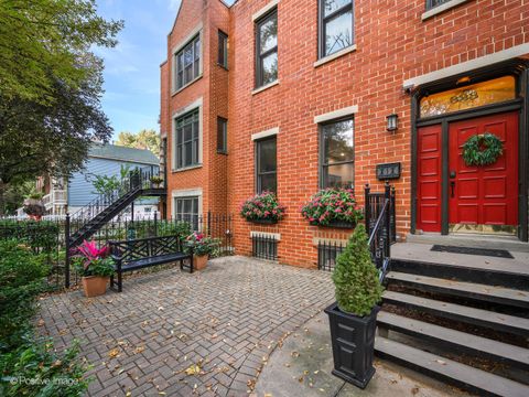 Photo of 823 S Oakley Boulevard, Chicago, IL 60612 (MLS # 12537256)