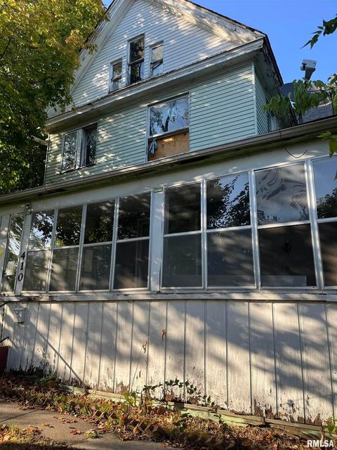 Photo of 410 W 8TH Street, Davenport, IA 52803 (MLS # QC4268486)