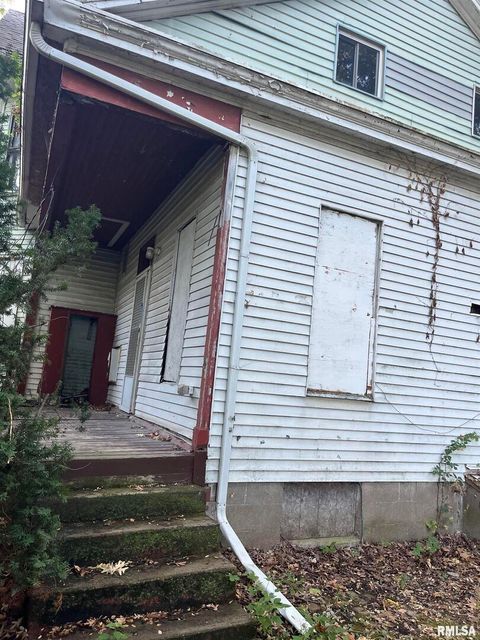 Tiny photo for 410 W 8TH Street, Davenport, IA 52803 (MLS # QC4268486)