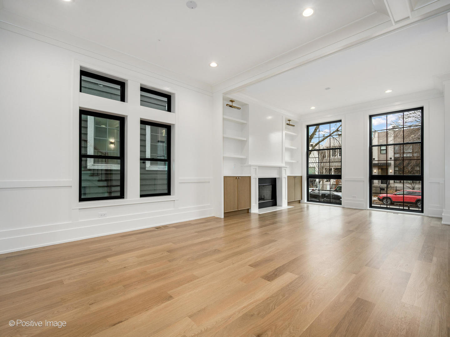 1228 W Wellington Avenue