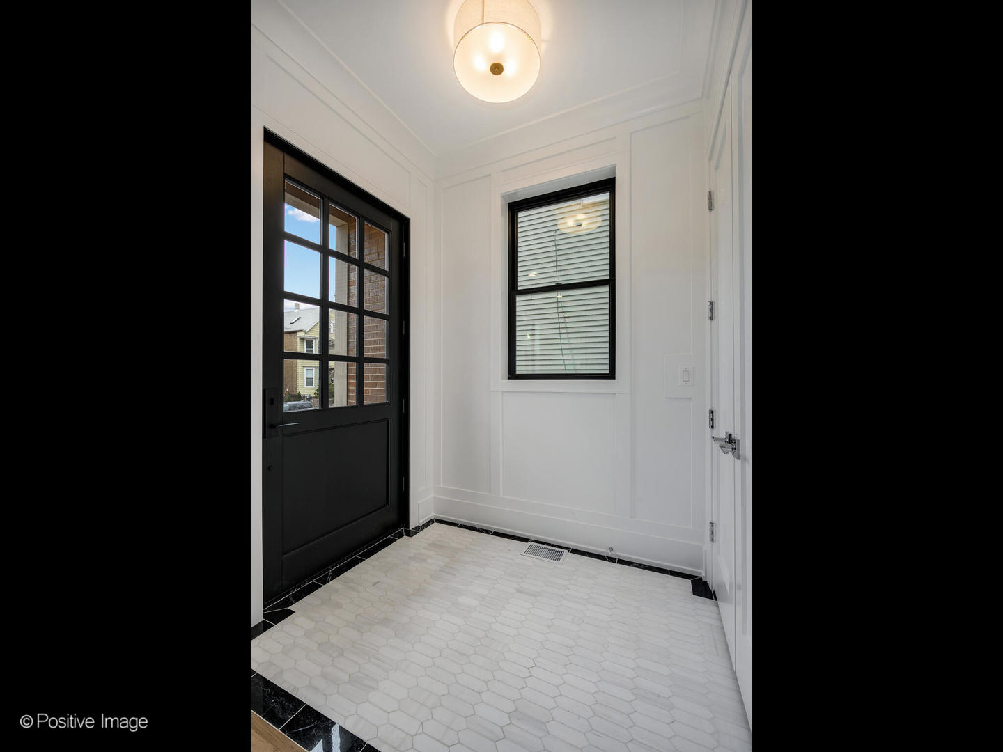 1228 W Wellington Avenue