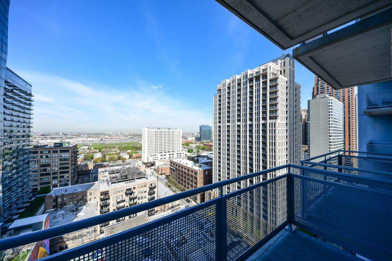 1305 S Michigan Avenue 1702