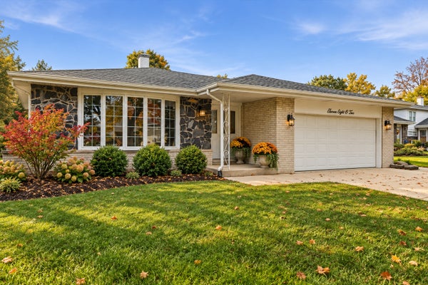 7802 SAWYER RD, DARIEN, IL 60561 - Image ee2b4776e69e196b7f37d237df7deafc/3862708761