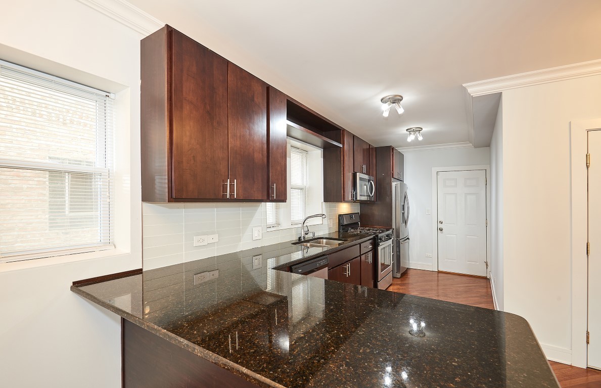 6134 N Washtenaw Avenue 1R