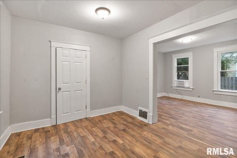 Tiny photo for 1220 COLLEGE Avenue, Davenport, IA 52803 (MLS # QC4267632)