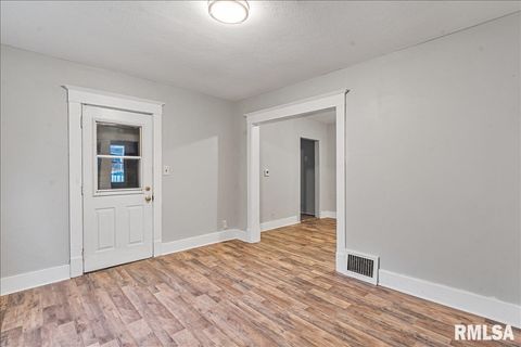 Tiny photo for 1220 COLLEGE Avenue, Davenport, IA 52803 (MLS # QC4267632)