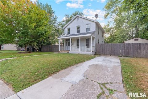 Tiny photo for 1220 COLLEGE Avenue, Davenport, IA 52803 (MLS # QC4267632)