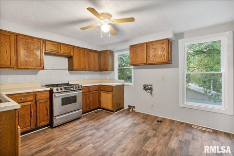 Tiny photo for 1220 COLLEGE Avenue, Davenport, IA 52803 (MLS # QC4267632)