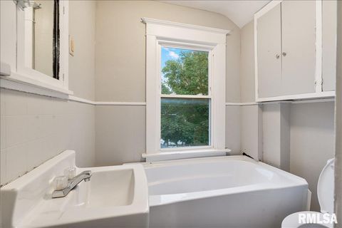 Tiny photo for 1220 COLLEGE Avenue, Davenport, IA 52803 (MLS # QC4267632)