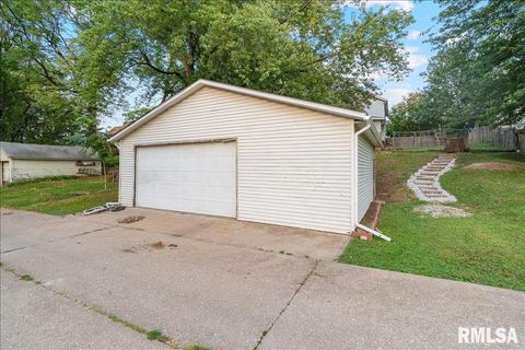 Tiny photo for 1220 COLLEGE Avenue, Davenport, IA 52803 (MLS # QC4267632)