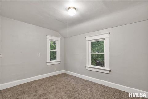 Tiny photo for 1220 COLLEGE Avenue, Davenport, IA 52803 (MLS # QC4267632)