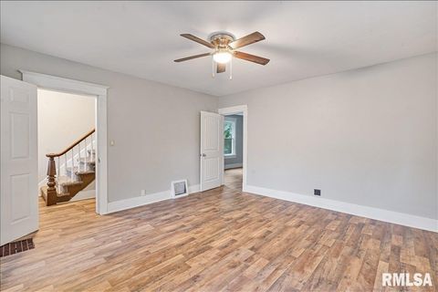 Tiny photo for 1220 COLLEGE Avenue, Davenport, IA 52803 (MLS # QC4267632)